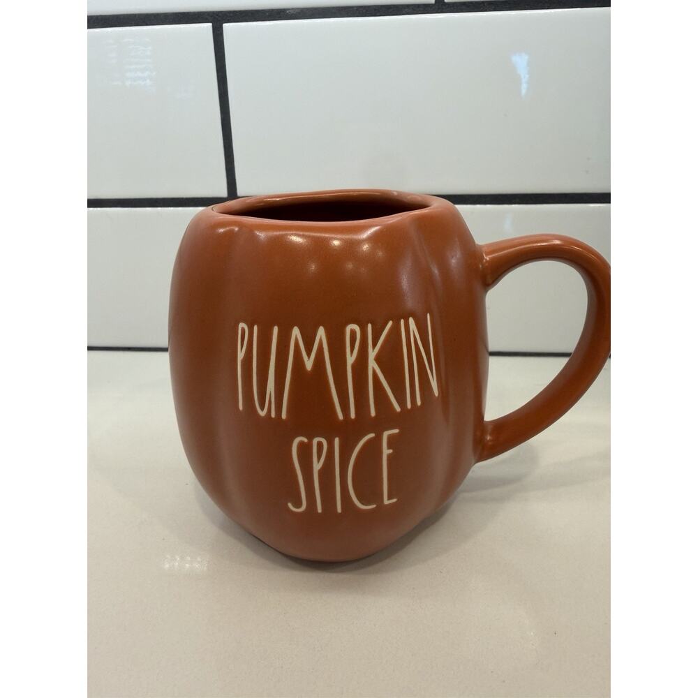 New 2023 RAE DUNN fall “PUMPKIN SPICE” Mug Pumpkin Shape Burnt Orange 🎃 - Picture 1 of 4